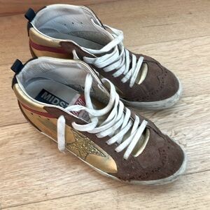 Golden goose size 9 / 39 brown suede mid star with red and gold